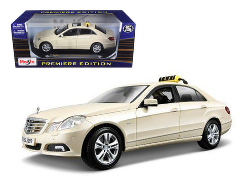 2010 Mercedes E Class German Taxi 1/18 Diecast Model Car by Maisto